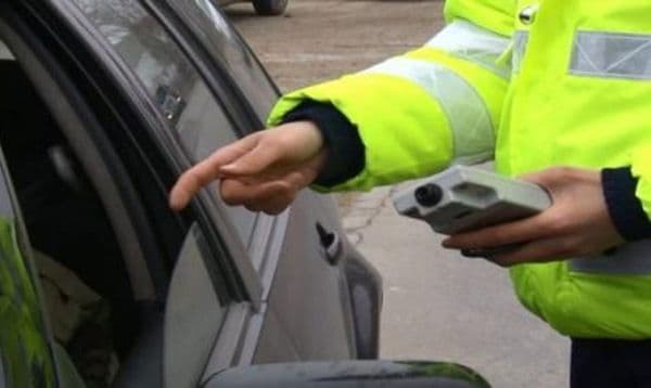 Bărbat băut şi fără permis s-a ales cu dosar penal deoarece a refuzat recoltarea de probe biologice