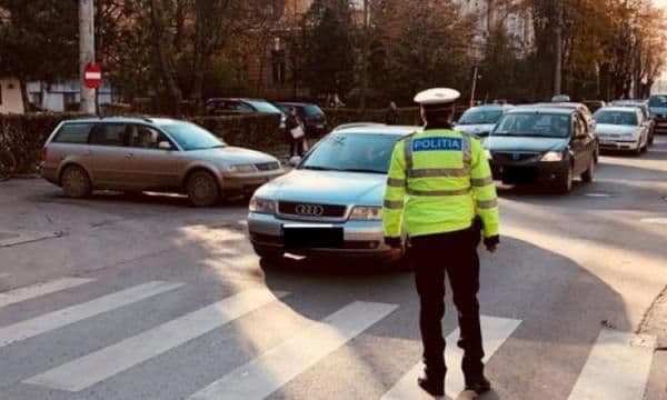 Șoferii care nu acordă prioritate, amendați de polițiști