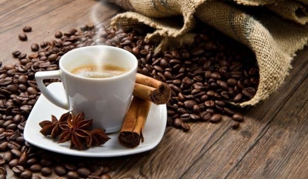 Ce se întâmplă în organismul tău dacă bei cafea fără să mănânci înainte