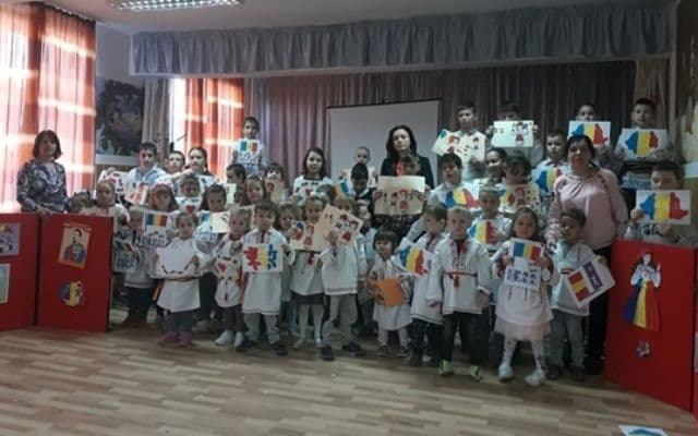 „Unirea prin ochii copiilor” la Şcoala Gimnazială „Alexandru Ioan Cuza” Dorohoi - FOTO