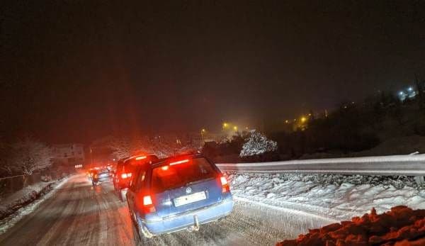 ACCIDENT! Femeie care circula pe mijlocul străzii lovită de o mașină la Lozna
