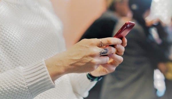 Cum ne ferim de smishing, cea mai nouă metodă de fraudare printr-un simplu SMS