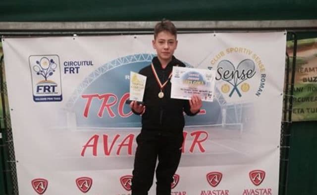 Performanța sportivă nu a dispărut! Elev din Dorohoi câștigător al unui turneu de tenis, categoria 1 - FOTO
