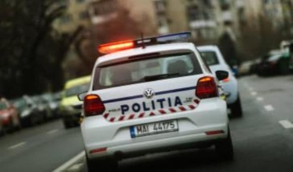 Șofer băut, reclamat la poliție după ce a plecat cu mașina din parcarea unui supermarket