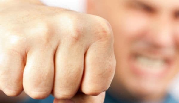 Conflict spontan încheiat cu un pumn de 1.000 lei