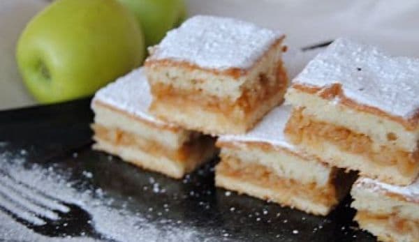 Prăjitură cu mere cu foaie turnată