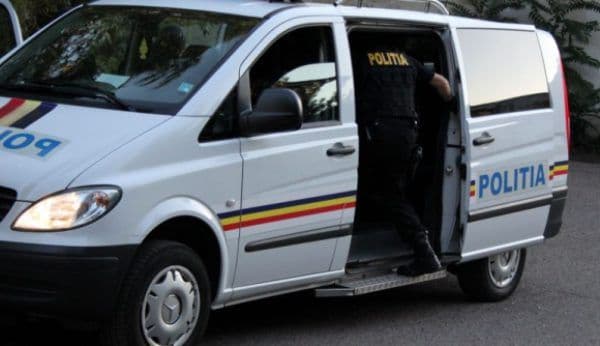 Percheziții la șase imobile a unui patron din Broscăuţi cercetat pentru evaziune fiscală
