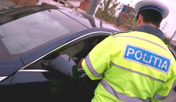 Șofer beat la volan, dat pe mâna poliției de ceilalți participanți la trafic