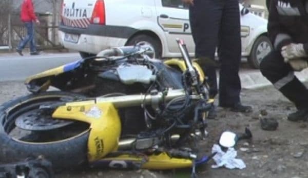 Tânăr cercetat pentru că a condus beat și fără permis un moped neînmatriculat, iar apoi a făcut accident