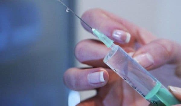 Legea care introduce vaccinarea obligatorie, discutată în Parlament