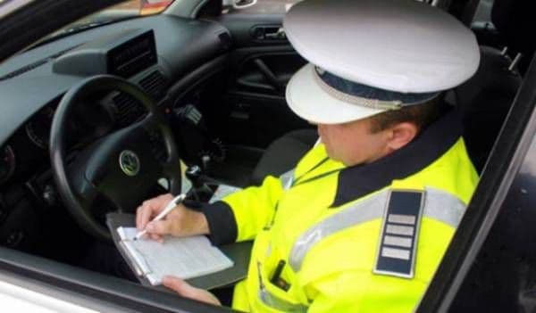 Dosar penal pentru un bărbat de 66 de ani, prins în trafic fără permis