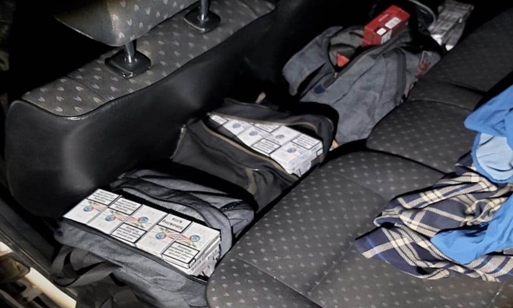 Volkswagen Passat încărcat cu ţigări de contrabandă, interceptat la Dorohoi - FOTO