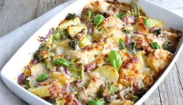Musaca de cartofi, ciuperci şi broccoli