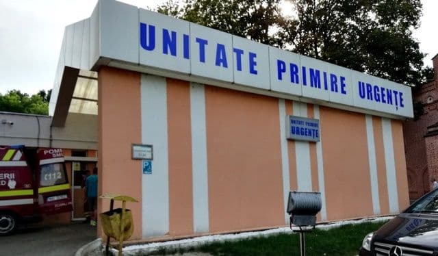 Botoșănean ajuns la urgențe după ce a încercat o metodă inedită de a-și tăia unghiile