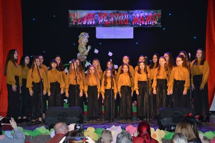 Concertul omagial „Flori pentru mama” 2020 - Prima parte: muzică ușoară și dans modern – FOTO