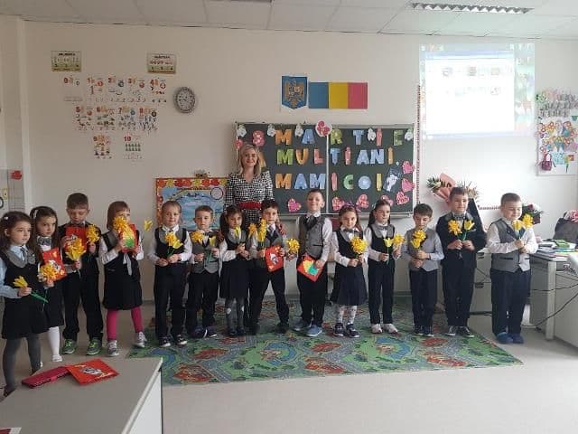 Activitate dedicată mamelor organizată la Școala Cornerstone Dorohoi