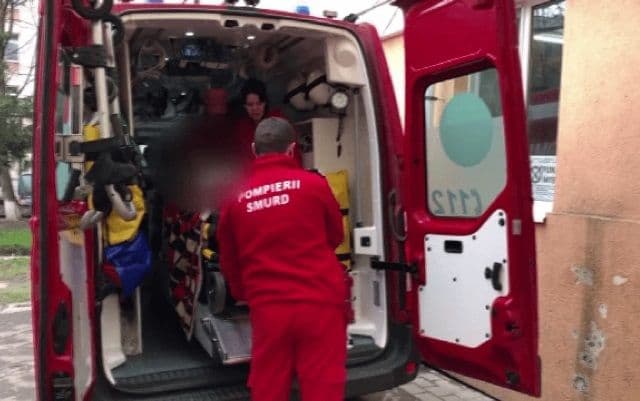 Caz șocant la Botoșani! Femeie atacată cu drujba de soț. Victima, operată de urgență
