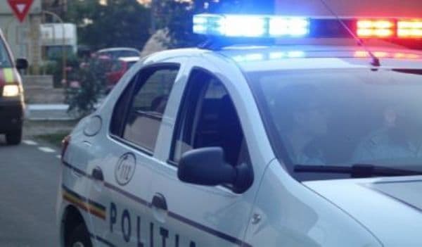 O tânără a ajuns la spital după ce a fost victima unui accident rutier nedeclarat