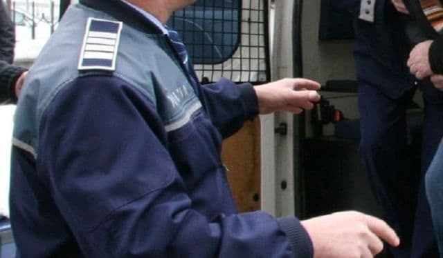 Tânăr de 17 ani reținut pentru furt calificat