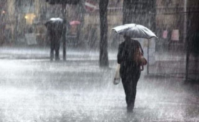 Meteorologii atenționează! Două zile cu vânt, răcire accentuată și precipitații mixte