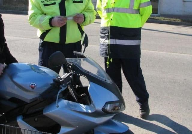 Dosar penal pentru un minor care conducea un motociclu deși nu deținea permis