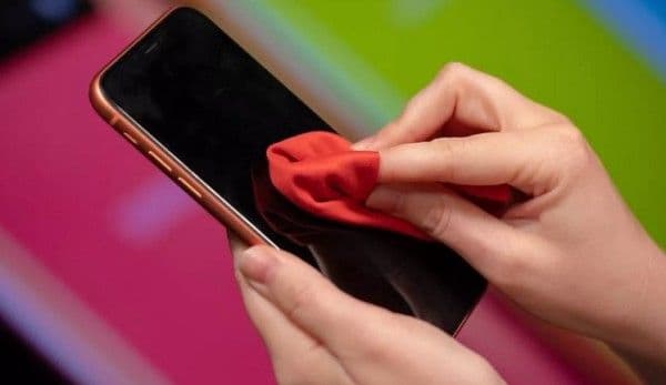Cât de des trebuie să dezinfectăm telefonul mobil?