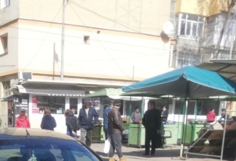Primim la redacție – Dorohoi în carantină! Zeci de persoane stau de vorbă și ies la „plimbare” - FOTO