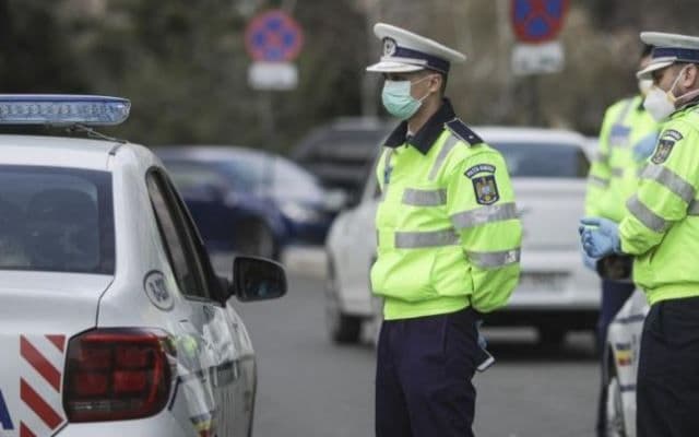 Incredibil! Bărbat prins după ce a fugit pe geam de la etajul doi din centrul de carantină