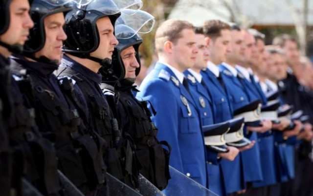 La mulți ani! Jandarmii botoșăneni la datorie și de ziua lor