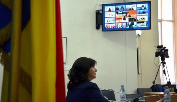 Ministerul Educației va reglementa prin lege școala online