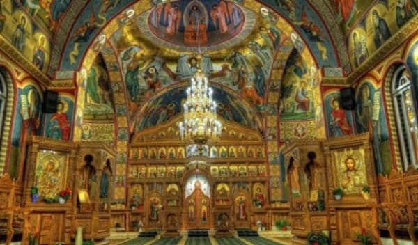 Slujba de Florii şi cea a Învierii vor fi săvârşite în biserici, fără credincioşi