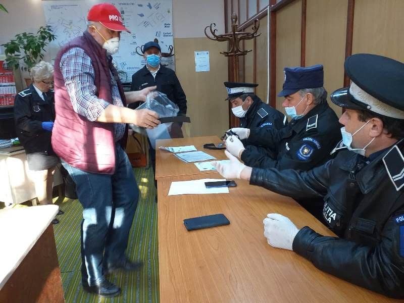 Polițiștii din Dorohoi au primit viziere de protecție de la Sindicatul „Pro Lex” - FOTO