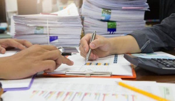 Bugetarii merg pe rând în șomaj tehnic: sunt exceptați polițiștii, medicii și profesorii