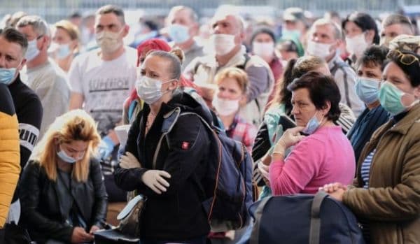 Zeci de oameni dintr-o comună din Suceava, plecați din carantină cu adeverință de la primar