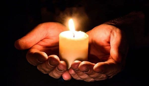 Acord între MAI si Patriarhia Română pentru Paște: Lumina de Înviere, împărțită cu ajutorul Poliției