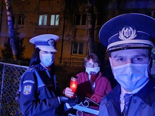 Lumina Sfântă dusă de polițiștii botoșăneni la centrele care nu au parohie proprie