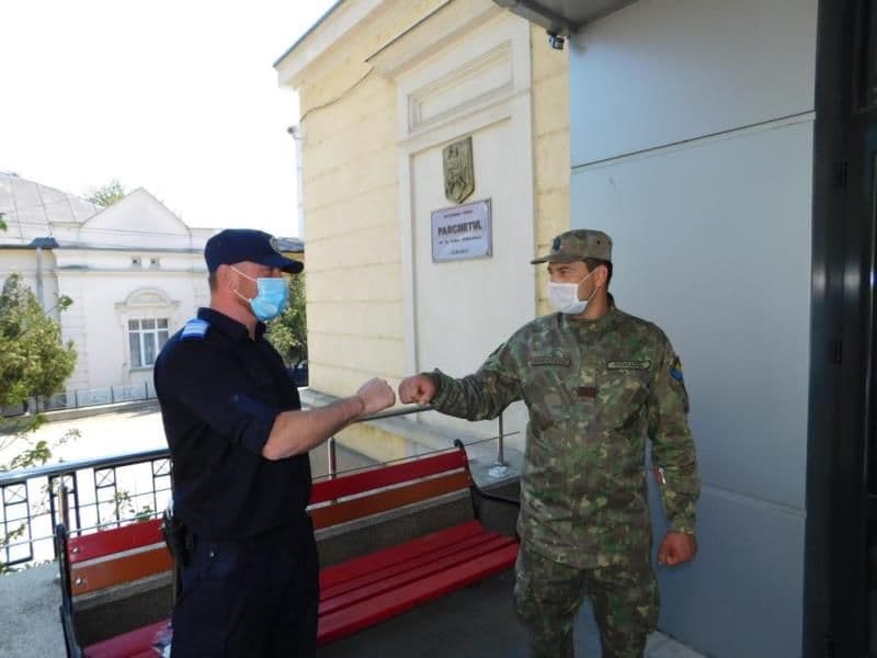 Militarii au preluat paza și protecția Parchetelor de pe lângă Judecătoriile Dorohoi și Săveni