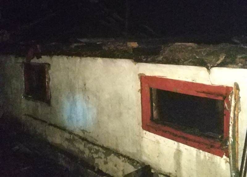 Bătrână din Dorohoi rămasă fără acoperiș deasupra capului în urma unui incendiu - FOTO