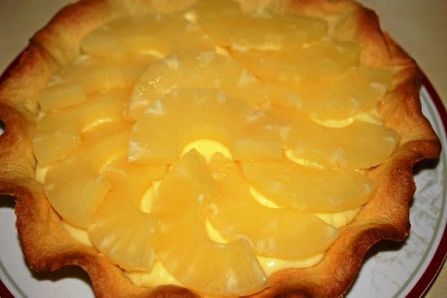 Tartă cu cremă de vanilie și ananas