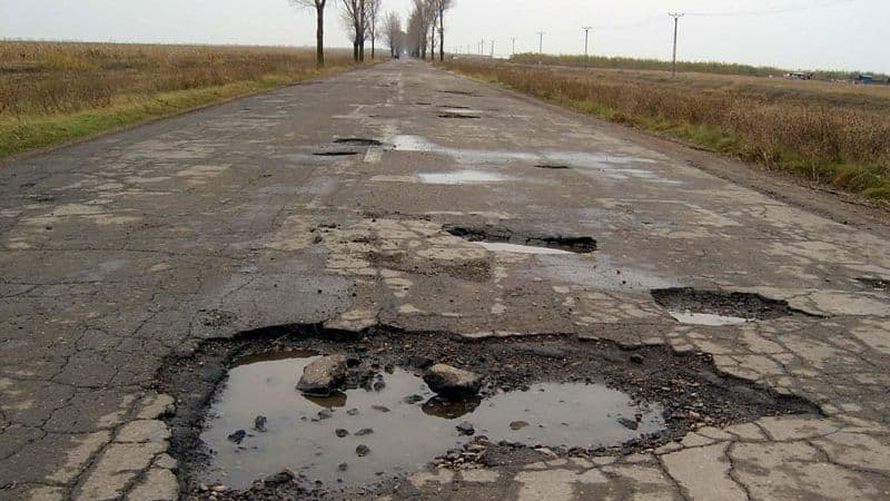 PNL a aruncat cu praf în ochii botoșănenilor! Modernizarea drumurilor naționale din județ e în aer!