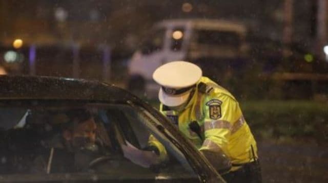 Droguri găsite în maşina unui tânăr oprit pentru verificarea declaraţiei pe propria răspundere