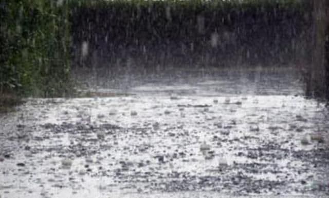 Avertizări meteo! COD GALBEN și COD PORTOCALIU de vânt, ploi și precipitații mixte