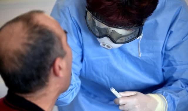 DSP a decis testarea a 43 de srilankezi care au lucrat la o fabrică din Botoșani