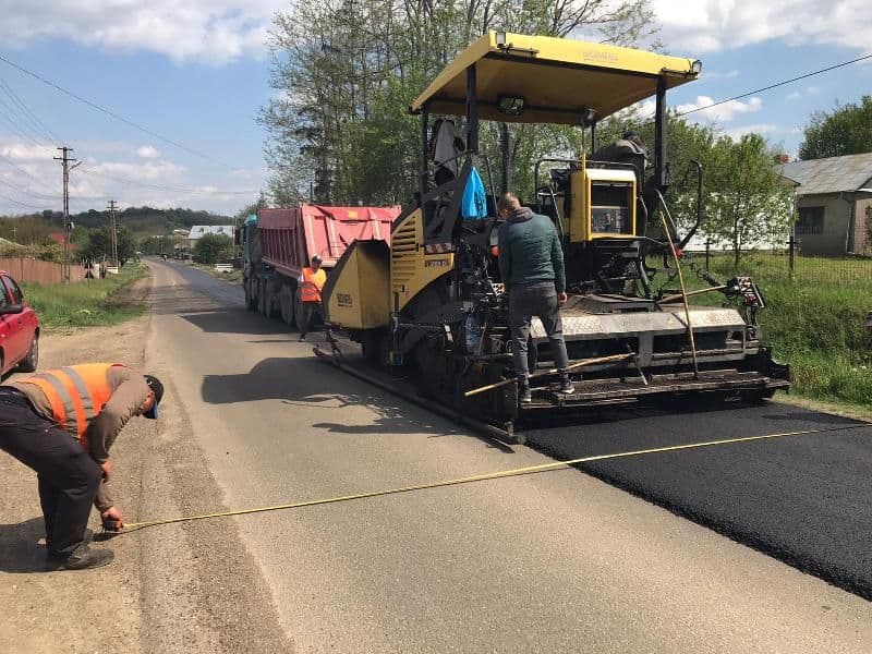 Au început lucrările de asfaltare pe DJ 292 Dorohoi – Broscăuți. Urmează DJ 291C Hilișeu Horia - Pomârla - FOTO