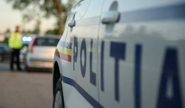 Șofer oprit de pentru că vorbea la telefon și nu avea hands-free. Ce au descoperit polițiștii !