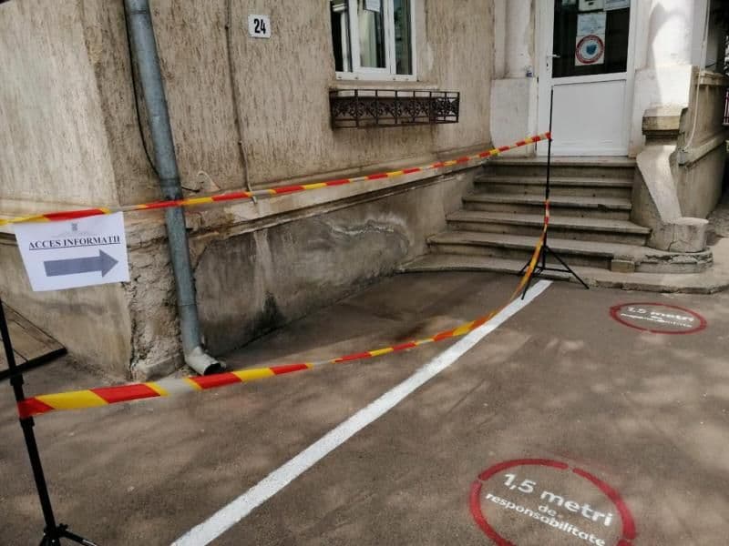 Măsuri speciale la Serviciul de Pașapoarte Botoşani - FOTO