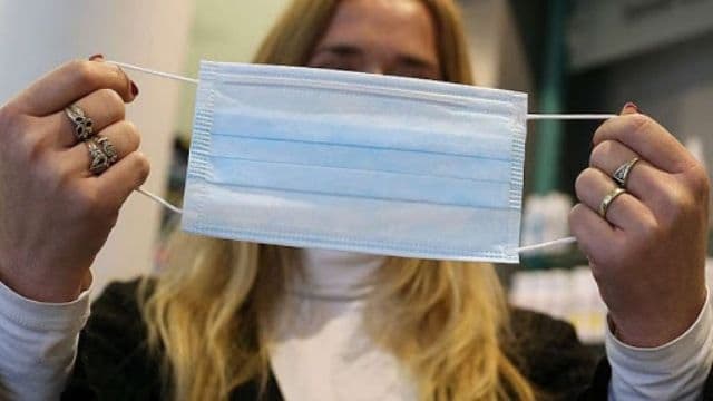 Senatul a aprobat proiectul. 30 de măşti, acordate gratuit de Ministerul Sănătăţii