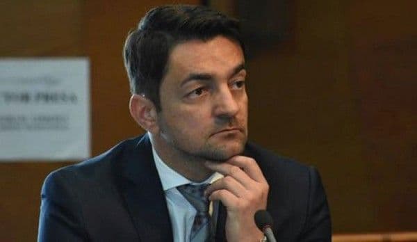 Răzvan Rotaru, deputat PSD: „Domnule senator Șoptică de ce nu cereți demisia lui Flutur de la Suceava pentru morții de COVID și abuzurile de care se f