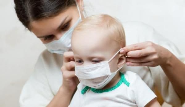 Măștile de protecție, periculoase pentru copiii sub 2 ani. Apel urgent către părinți