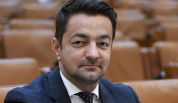 Baronul Flutur de la Botoșani la fel ca baronul Flutur de la Suceava face lucrări de mântuială pe bani mulți pe spatele oamenilor care l-au pus în fun